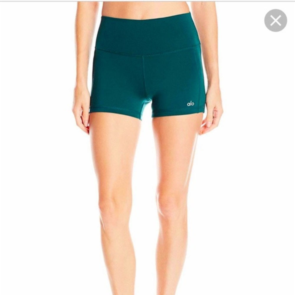 ALO yoga elevate shorts size small
